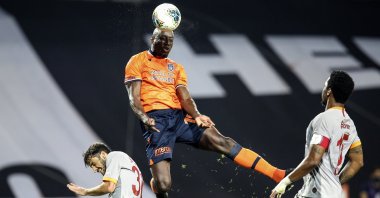 Başakşehir's Demba Ba (C) confronts Galatasaray's Ryan Donk (R) and Marcelo Saracchi (L) during the match in Istanbul, Turkey, June 28, 2020. (AA Photo) 
