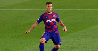 Barcelona's Brazilian midfielder Arthur controls the ball during the Spanish league football match between FC Barcelona and Athletic Club Bilbao at the Camp Nou stadium in Barcelona, June 23, 2020. (AFP Photo)