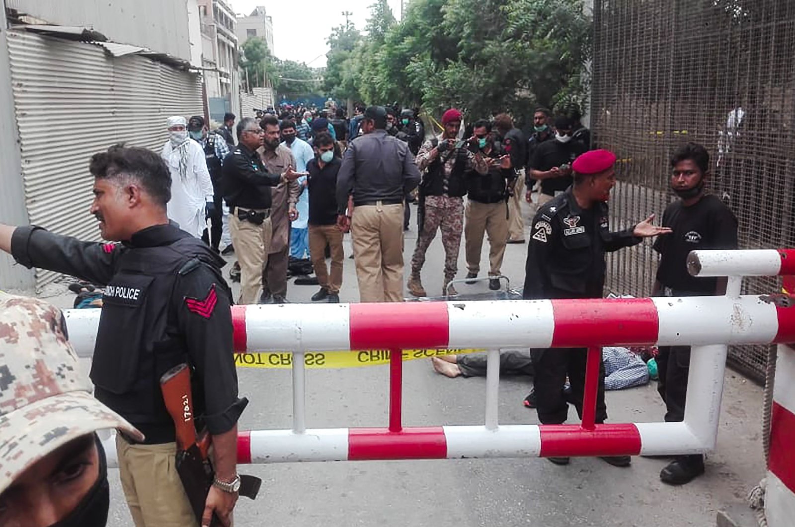 Police secure an area around a body outside the Pakistan Stock Exchange building after a group of gunmen attacked the building in Karachi, Pakistan, June 29, 2020. (AFP Photo)