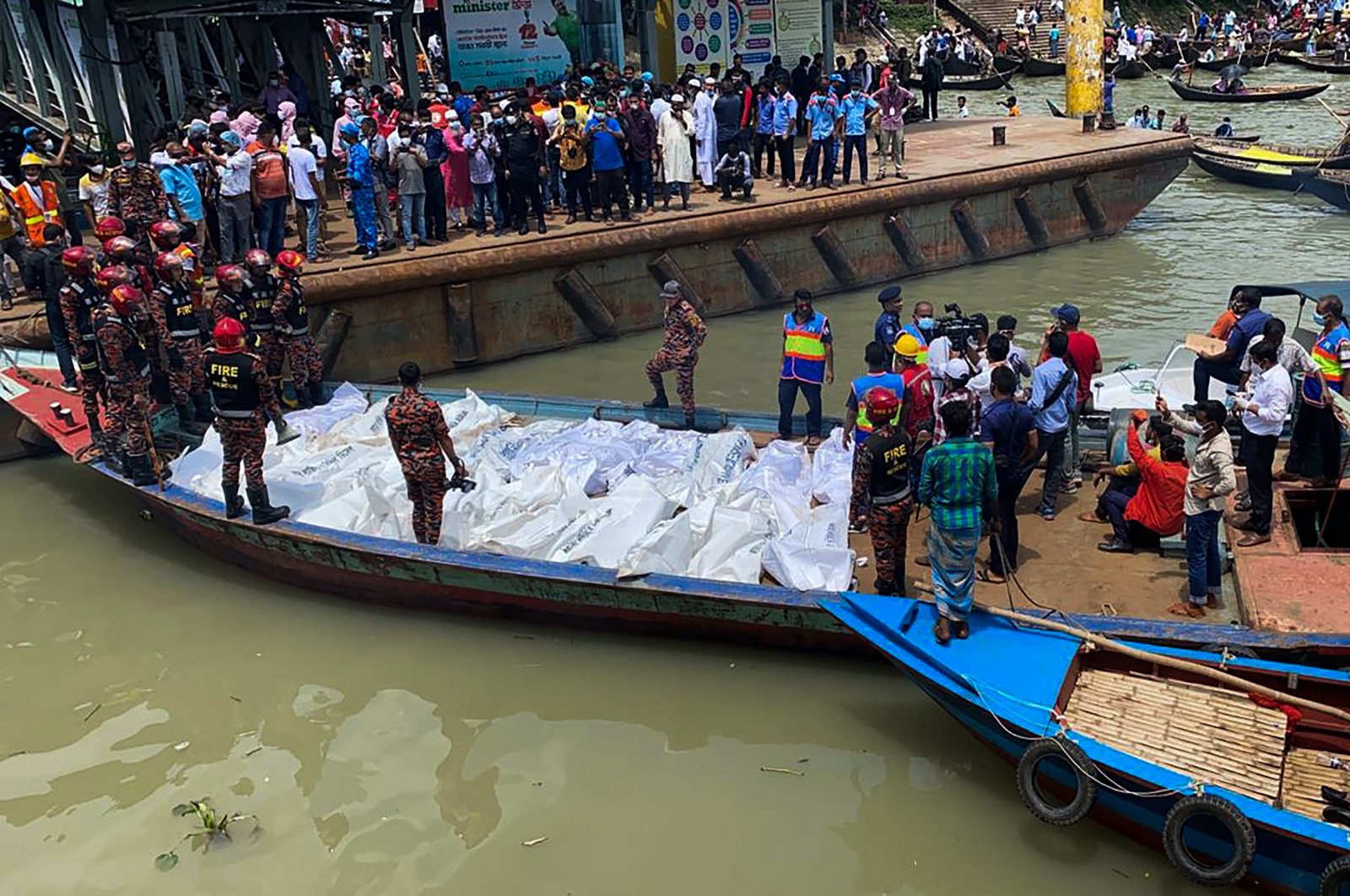 Rescue workers bring the bodies of victims after a ferry capsized at the Sadarghat ferry terminal in Dhaka, June 29, 2020. (AFP Photo)
