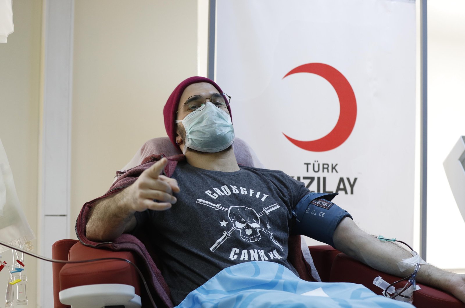 Hasan Balıkçı donates plasma for a complementary coronavirus treatment in Ankara, Turkey, April 22, 2020. (DHA Photo) 