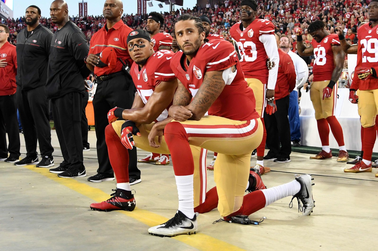 Colin Kaepernick, front, kneel in protest during the U.S. national anthem prior to an NFL game in Santa Clara, Calif., U.S., Sept. 12, 2016. (AFP Photo)