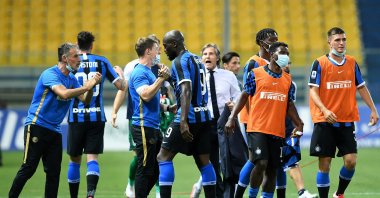 Inter Milan manager Gabriele Oriali with players after the Serie A match in Parma, Italy, June 28, 2020. (Reuters Photo)