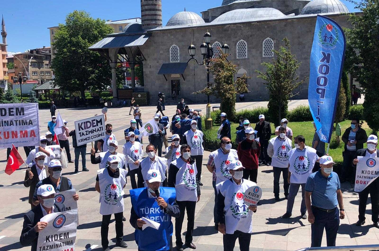 Heads and representatives of unions affiliated with TÜRK-IŞ gathered at Lala Paşa Square with banners reading "Don't touch my severance pay" and "severance pay is our red line" in eastern Erzurum province, Turkey, June 29, 2020. (AA Photo)