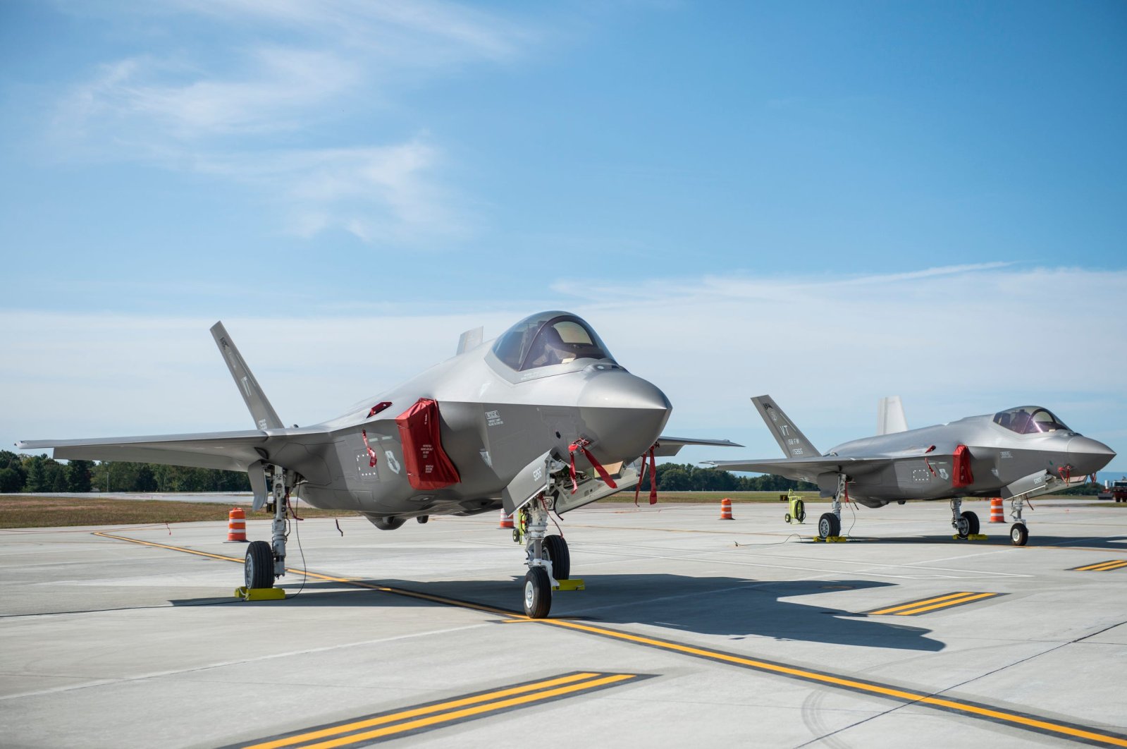 The F-35 jets sit side-by-side on the runway at the Burlington International Airport, Vermont, U.S., Sept. 19, 2019. (Reuters Photo)