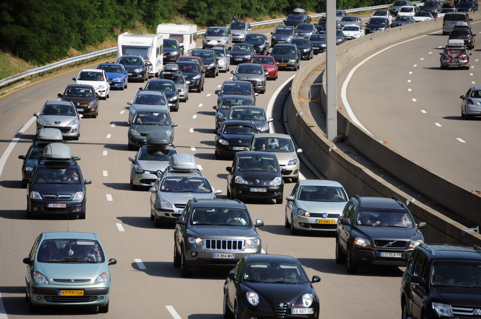 Motorists queue in the traffic on the A7 motorway near Valence, central-eastern France, on the first weekend of the annual summer holidays, July 6, 2013. (AFP Photo)