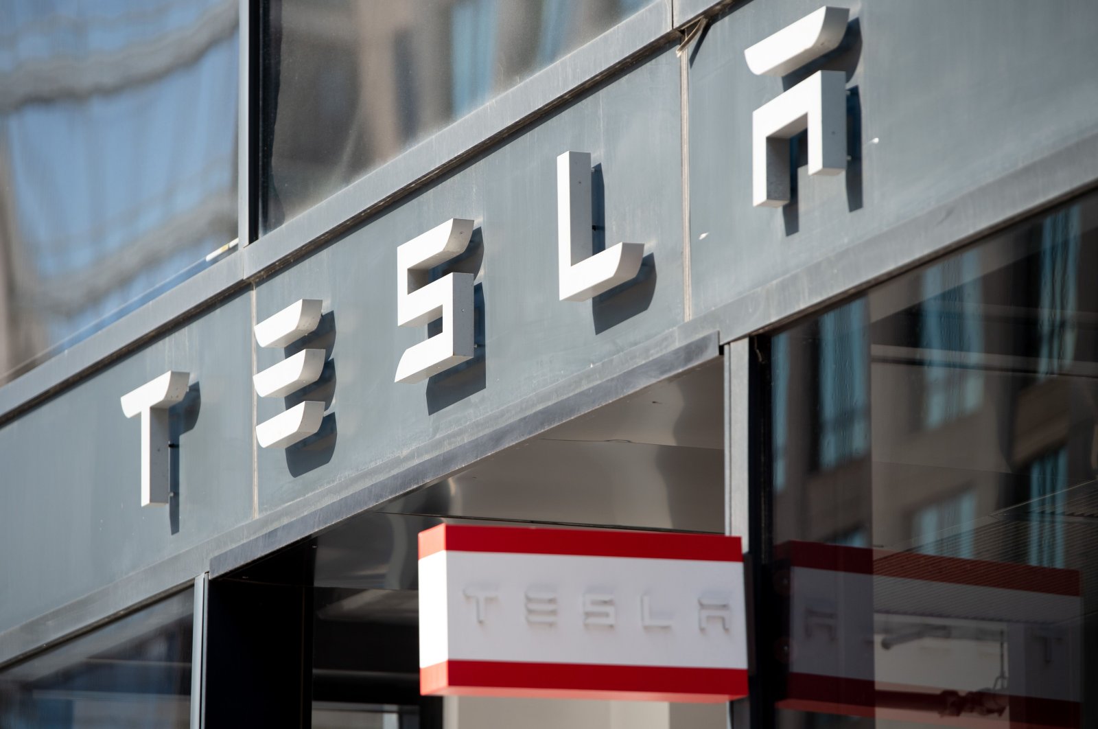 In this file photo the Tesla logo is shown outside of their showroom in Washington, D.C., on Aug. 8, 2018. (AFP Photo)