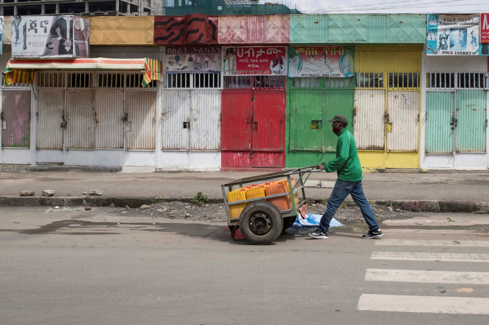 A man pushes a hand-cart past closed shops following protests, Addis Ababa, Ethiopia, July 1, 2020. (Reuters Photo)