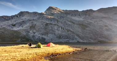 Campers pitch their tents beside Aynalı Göl near the summit of Mount Uludağ, Bursa, Turkey. (Gabriela Akpaça / Daily Sabah)