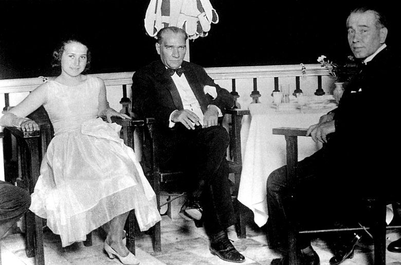 Ali Fethi's daughter Nermin Hanım (L), Mustafa Kemal Atatürk (C) and Fethi Okyar (R) in Yalova, northwestern Turkey, Aug. 13, 1930.