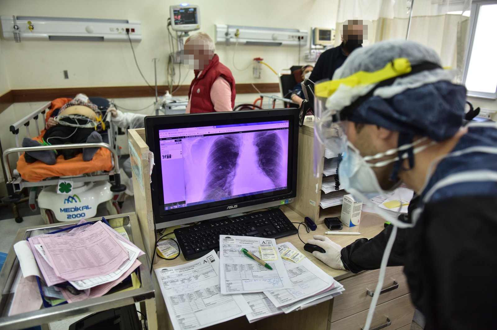 A doctor checks the lung imaging of a patient at Cerrahpaşa's emergency room, in Istanbul, Turkey, July 3, 2020. (DHA Photo) 