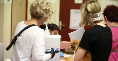 Croatian citizens cast their ballot papers at a polling station during the parliamentary elections, in downtown Zagreb, Croatia, July 5, 2020. (EPA Photo)