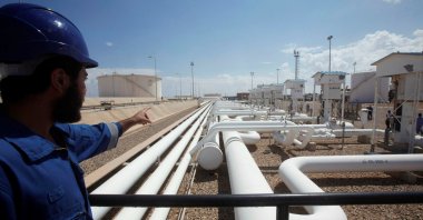A worker gestures toward pipelines at the Zawiya Oil Refinery, in Libya, Aug. 22, 2013. (Reuters Photo)