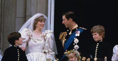Prince Charles (R) and his bride Diana, Princess of Wales, are shown on their wedding day on the balcony of Buckingham Palace in London, July 29, 1981. ( AP Photo)