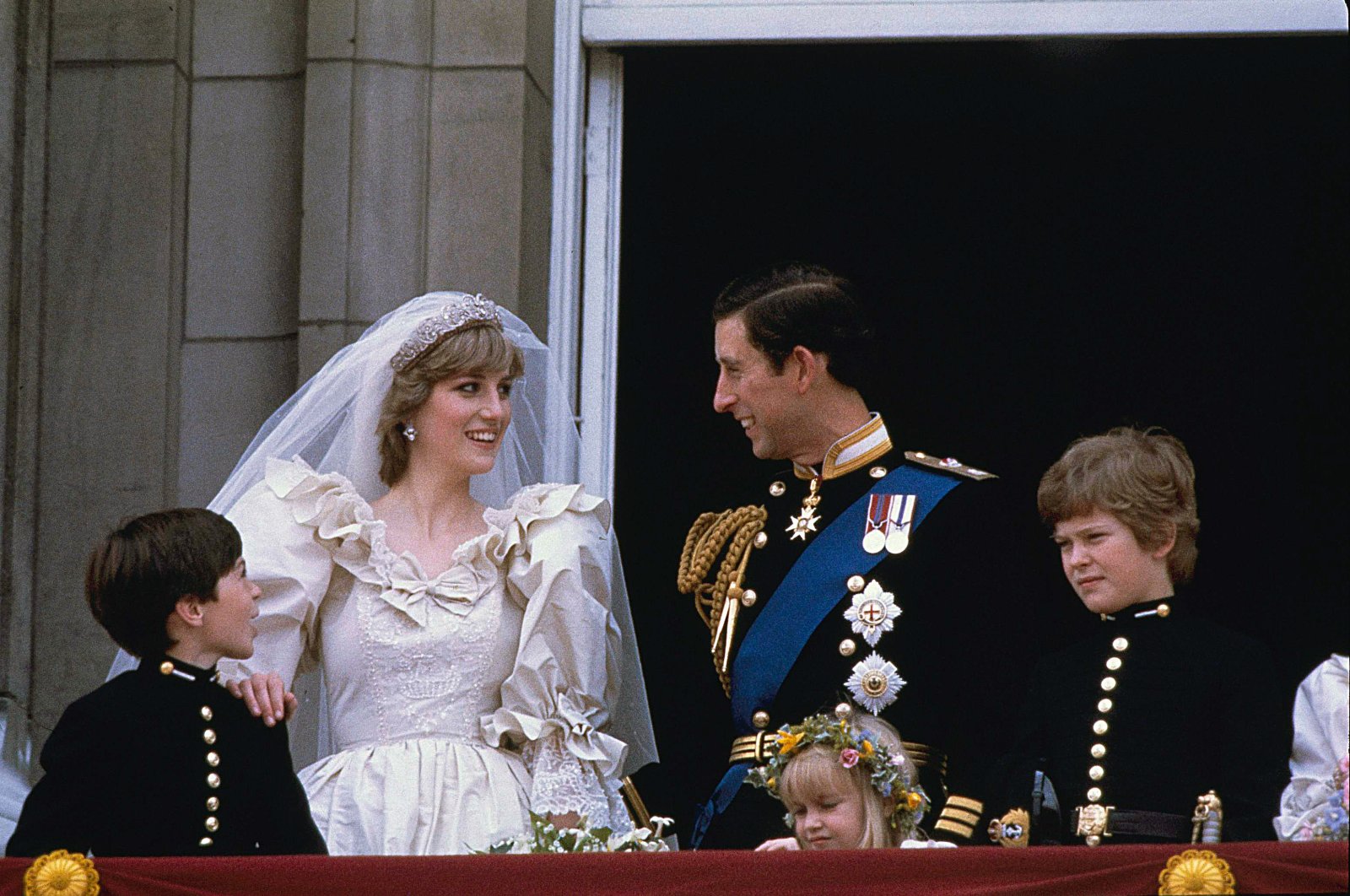 Prince Charles (R) and his bride Diana, Princess of Wales, are shown on their wedding day on the balcony of Buckingham Palace in London, July 29, 1981. ( AP Photo)