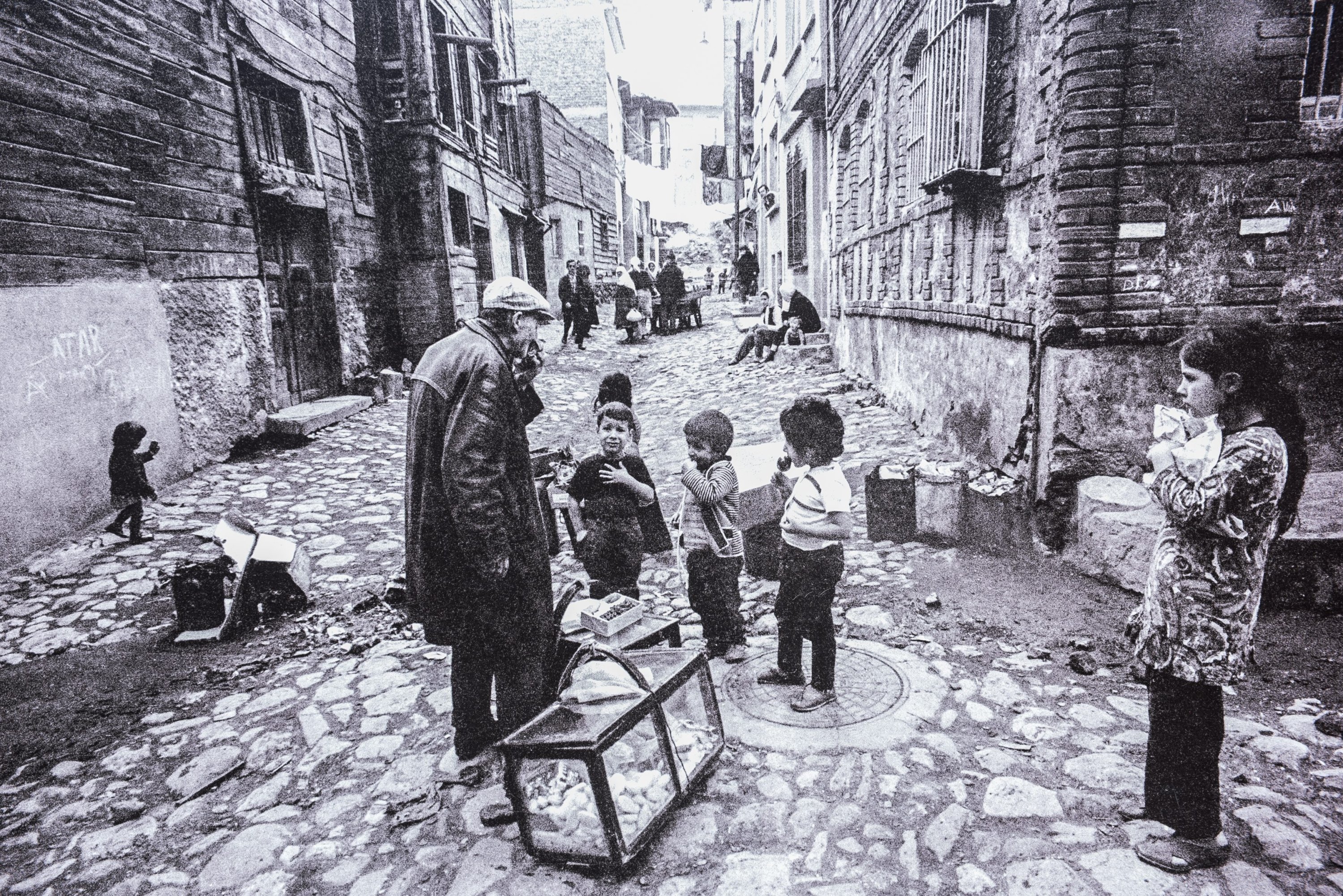 A work by Ara Güler in the 'Kayıp Istanbul' ('Lost Istanbul') exhibit was photographed by Yağmur Dinç on Oct. 10, 2015.