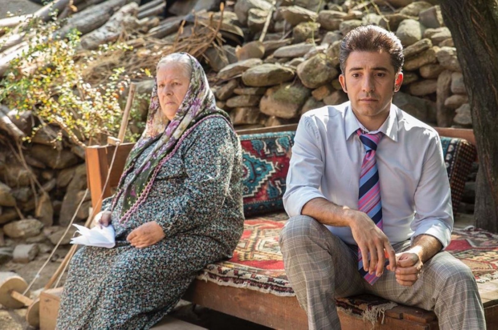 Still shot showing Jale Aylanç (R) with Mert Turak in a scene of TV series titled "Yeşil Deniz".