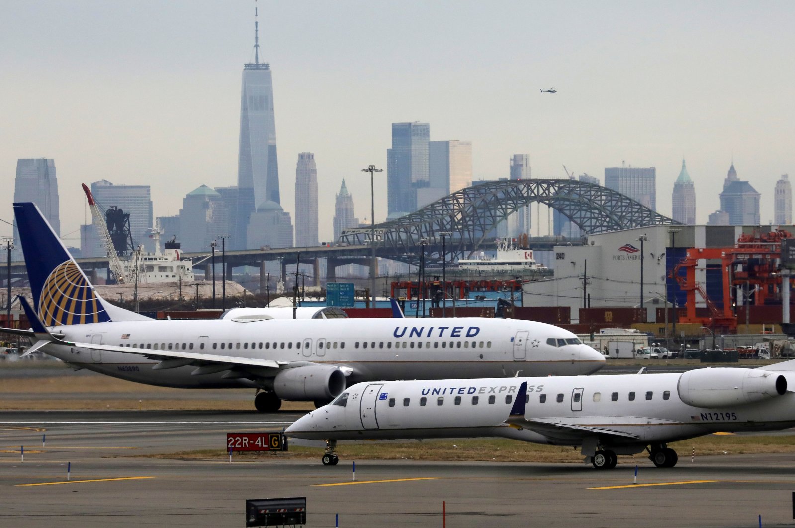 United Airlines passenger jets taxi with New York City as a backdrop, at Newark Liberty International Airport, New Jersey, U.S., Dec. 6, 2019. (Reuters Photo)