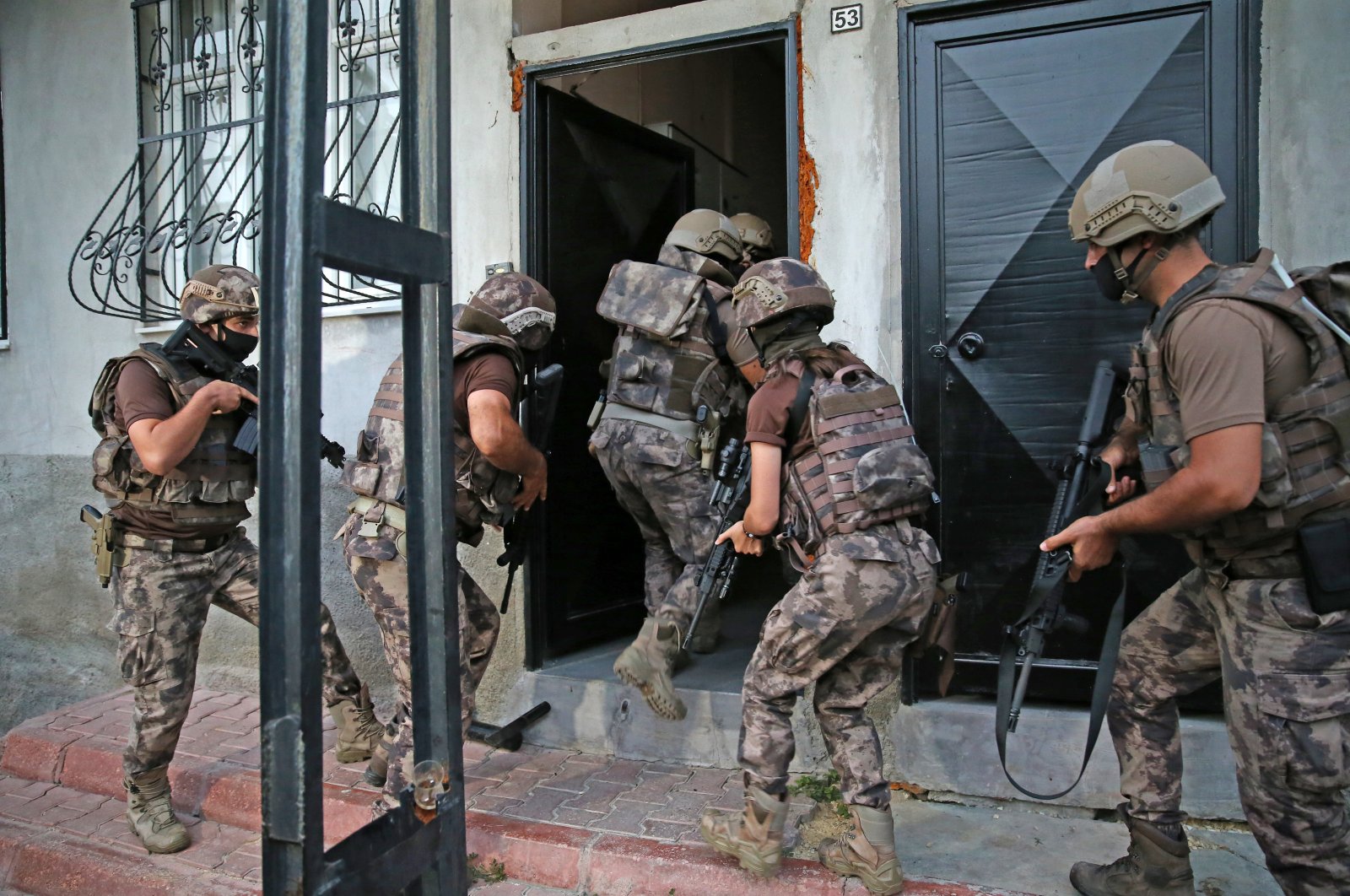 Police raid a building in a counternarcotics operation in Adana, Turkey, July 7, 2020. (AA Photo)