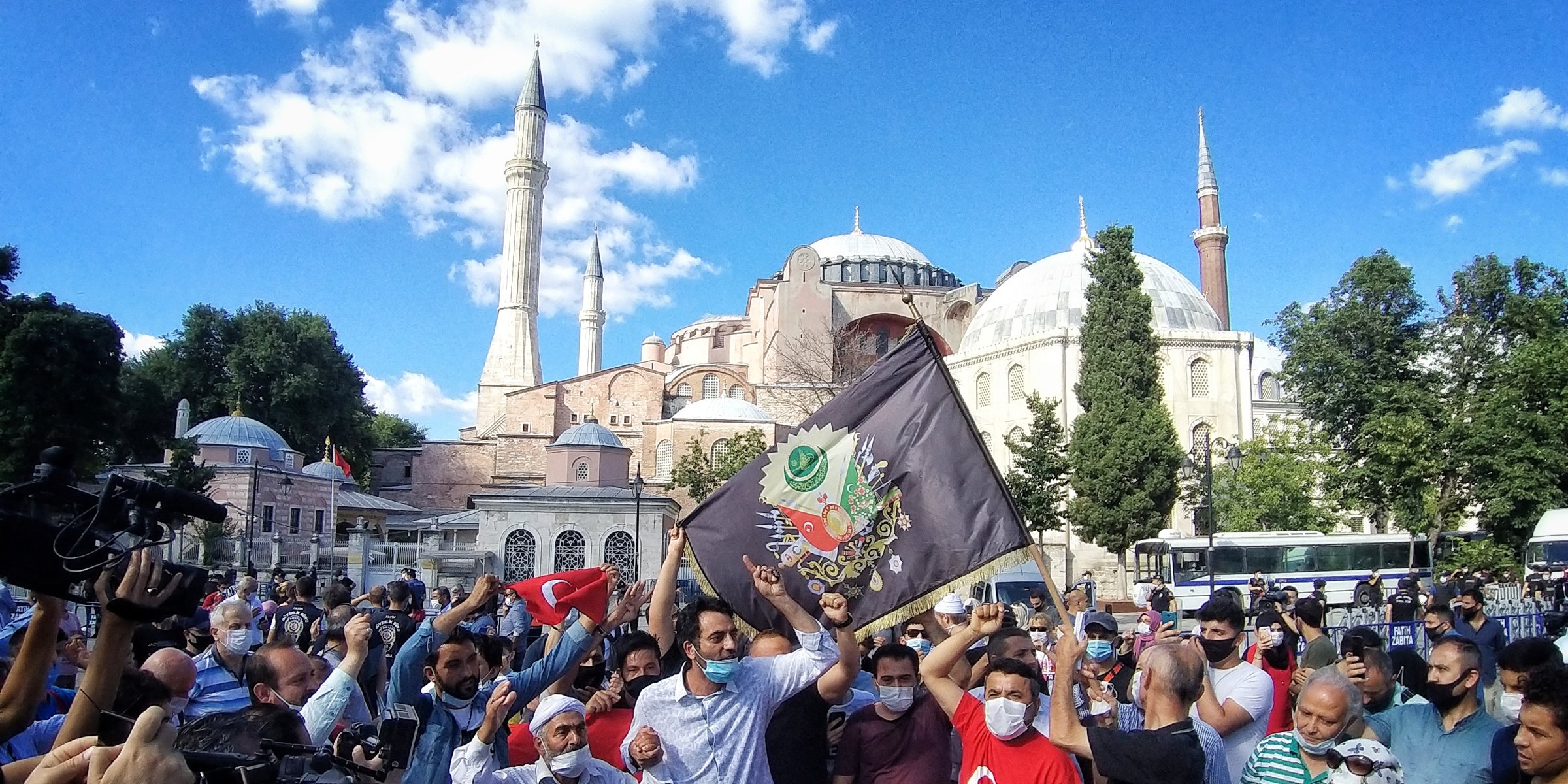 Demonstrators hail Hagia Sophia's reversion to mosque | Daily Sabah