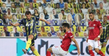 Fenerbahçe's Emre Belözoğlu in action against Sivasspor's Caner Osmanpaşa, in Istanbul, Turkey, July 12, 2020. (AA Photo) 