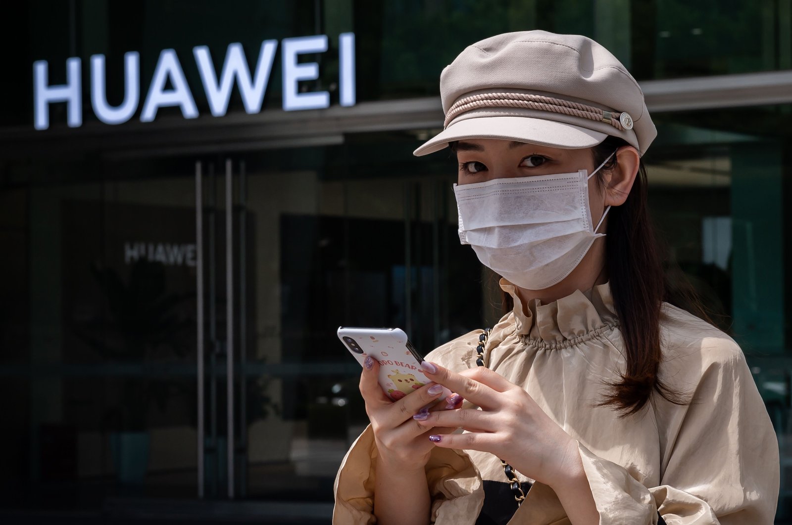 A woman walks past a shop for Chinese telecoms giant Huawei in Beijing, China, May 25, 2020. (AFP Photo)