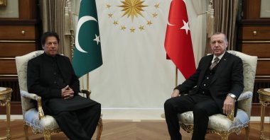 Pakistan's Prime Minister Imran Khan (L) and President Recep Tayyip Erdoğan pose for the media before a meeting, Ankara, Jan. 4, 2019. (AP Photo)