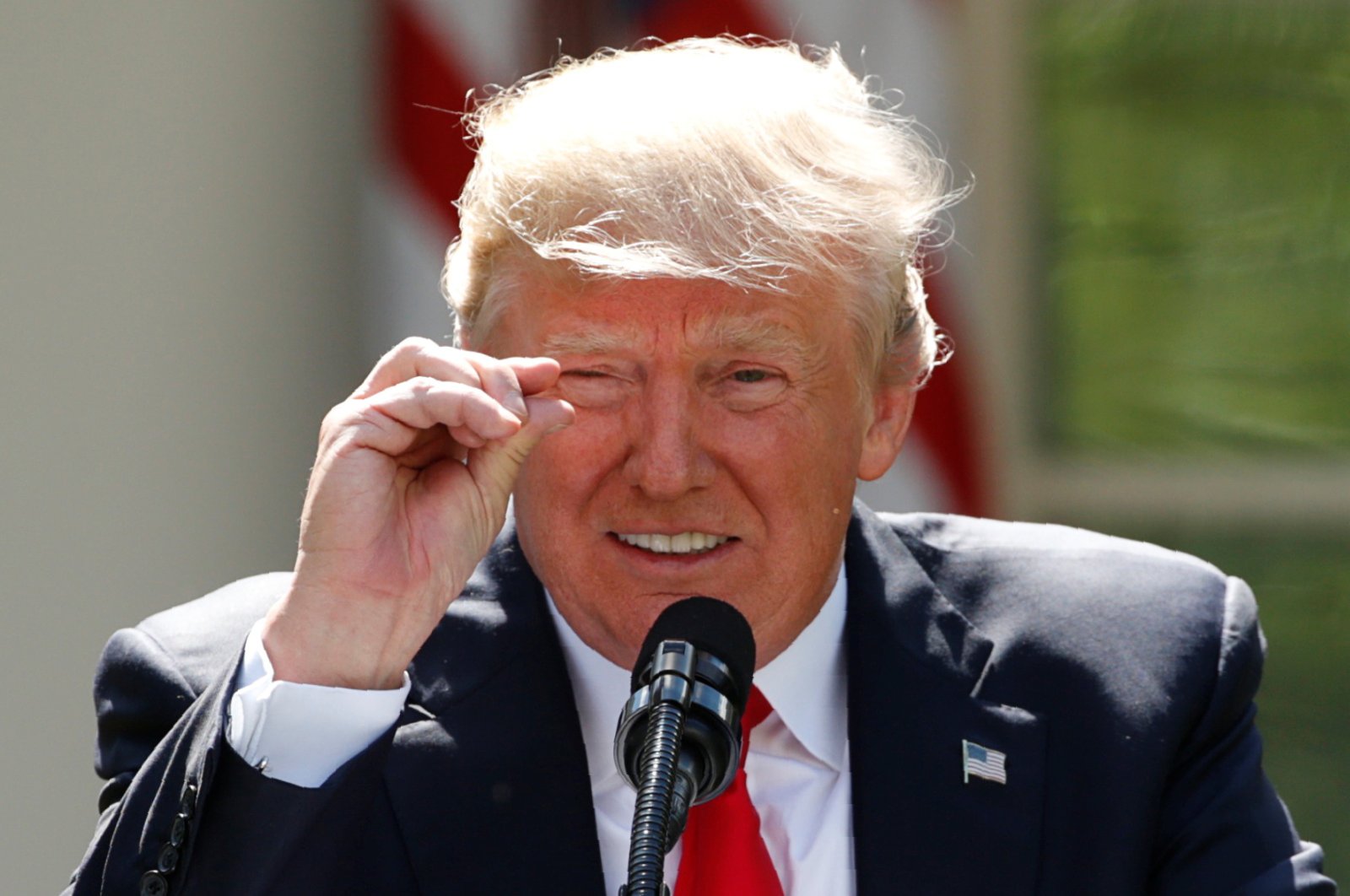 U.S. President Donald Trump refers to amounts of temperature change as he announces his decision that the United States will withdraw from the landmark Paris Climate Agreement, in the Rose Garden of the White House in Washington, U.S., June 1, 2017. (Reuters Photo)