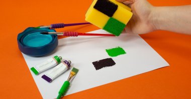 The "Sponge Printing Workshop" will enable children to learn about the pop art technique of Andy Warhol.