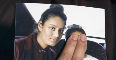 Renu, the eldest sister of British-born Shamima Begum, holds a picture of her sister while being interviewed by the media in central London, Britain, Feb. 22, 2015. (AFP Photo)