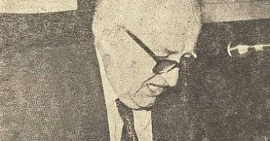 An undated photo showing Ömer Lütfi Barkan at one of his classes. 