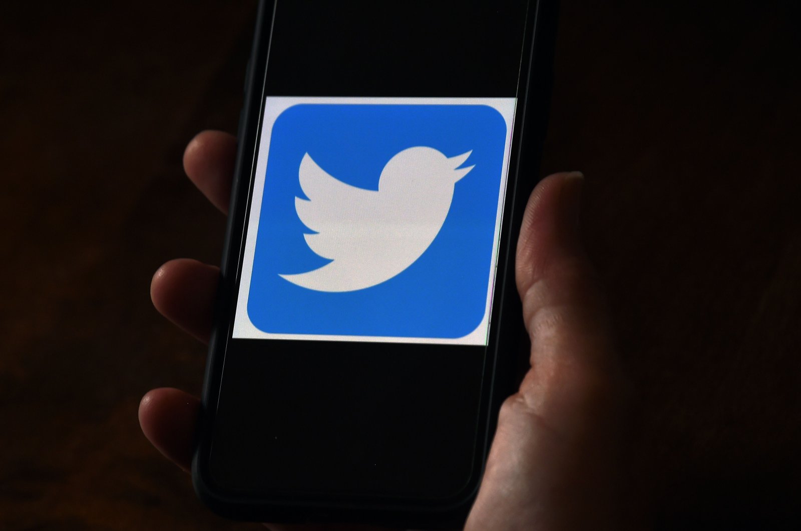  In this file photo illustration, a Twitter logo is displayed on a mobile phone on May 27, 2020, in Arlington, Virginia. (AFP Photo)