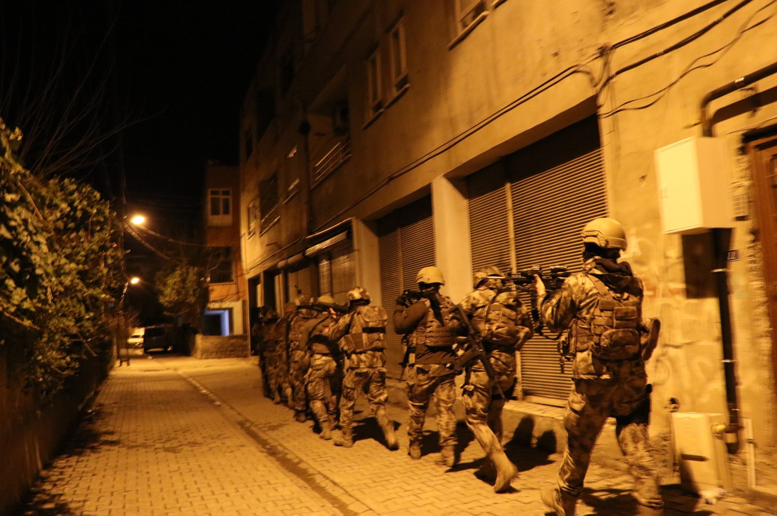 Turkish security forces regularly conduct counterterrorism operations against Daesh terrorists. (AA)