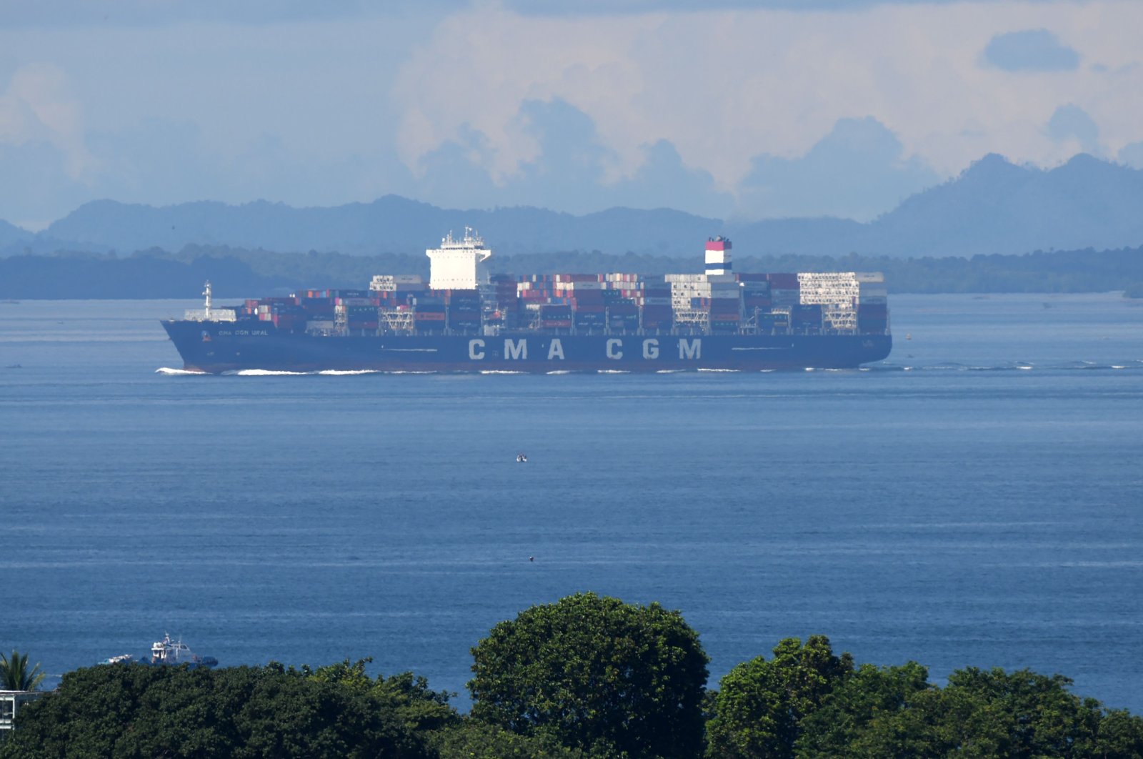 A container vessel leaves the port, Singapore, July 16, 2020. (AFP Photo)