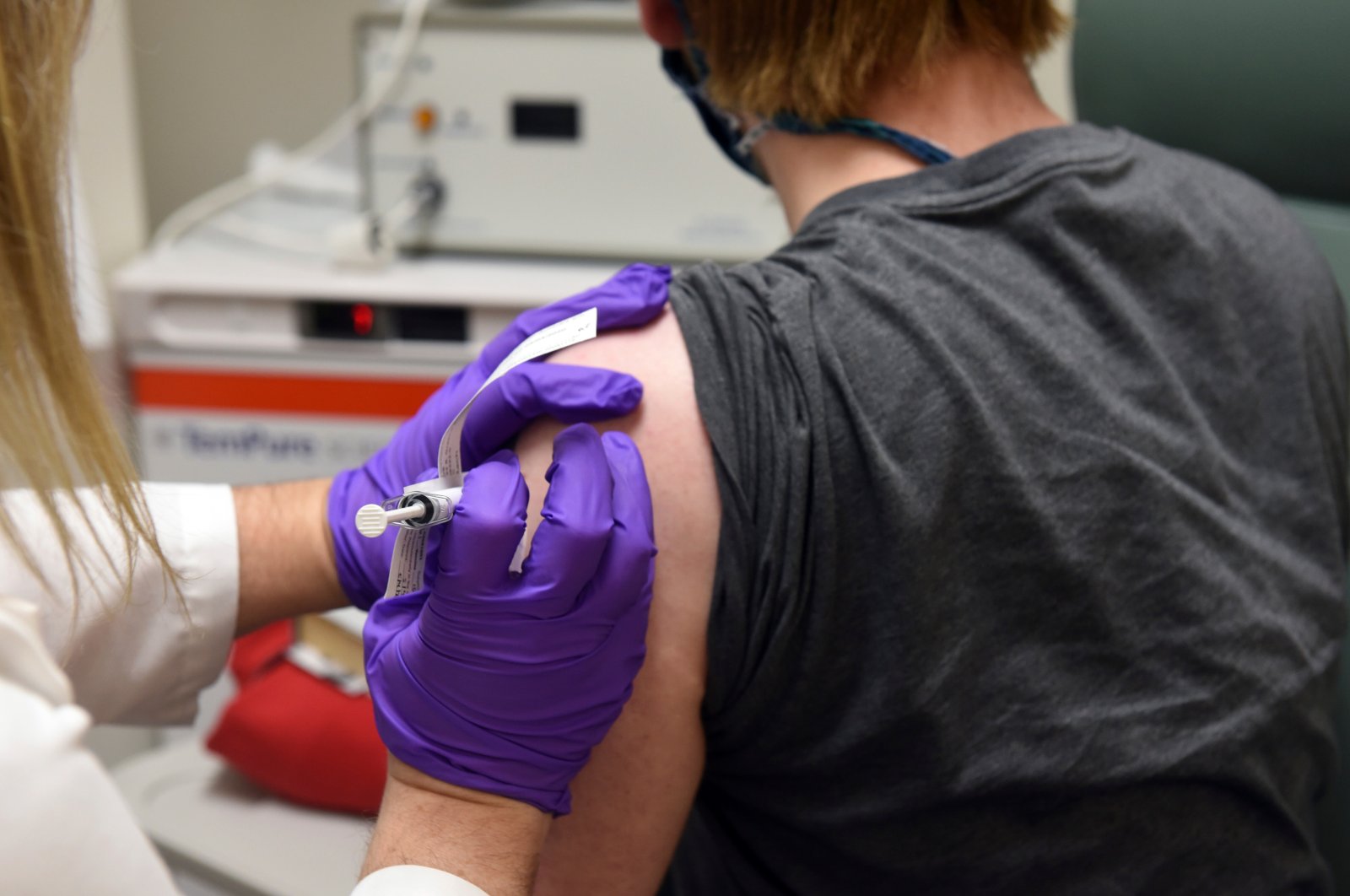 The first patient enrolled in Pfizer's COVID-19 coronavirus vaccine clinical trial at the University of Maryland School of Medicine receives an injection in Baltimore, Maryland, May 4, 2020. (AP Photo)