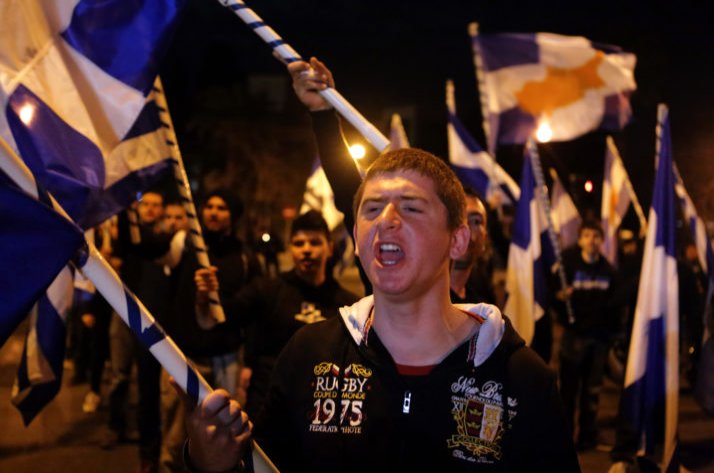Members of the fascist ELAM Party (National Popular Front) shout slogans and wave flags during a protest against measures imposed on the banking sector outside the Greek Cypriot parliament in Nicosia, March 28, 2013. (AFP Photo)