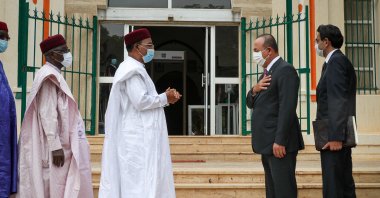 Foreign Minister Mevlüt Çavuşoğlu is welcomed by Niger’s President Issoufou Mahamadou on his official visit to the capital Niamey, Niger, July 21, 2020. (AA Photo)