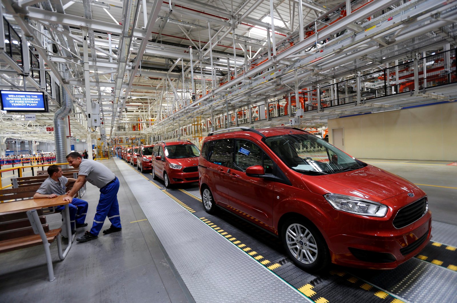 Ford Tourneo Courier light commercial vehicles are pictured at the Ford Otosan Yeniköy Factory in Kocaeli province, northwestern Turkey, May 22, 2014. (Reuters Photo)