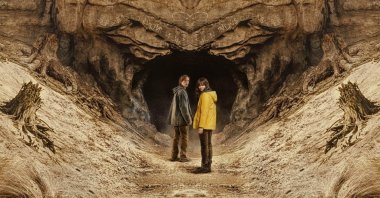 Louis Hofmann (L) and Lisa Vicari in "Dark."