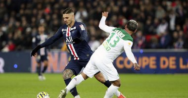 PSG's Mauro Icardi (L) goes past Saint-Etienne's Miguel Trauco during a French League Cup match in Paris, Jan. 8, 2020. (AP Photo)