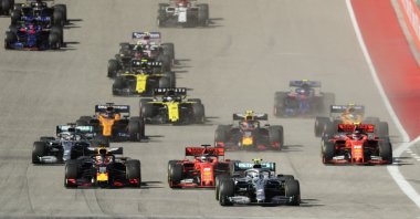 Mercedes driver Valtteri Bottas leads the field at the start of the Formula One U.S. Grand Prix in Austin, Texas, U.S., Nov. 3, 2019. (AP Photo)