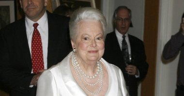 Actress Olivia de Havilland, two-time Academy Award winner, arrives for the "Academy Tribute to Olivia de Havilland" at the Academy of Motion Picture Arts & Sciences, Beverly Hills, California, U.S., June 15, 2006. (Reuters File Photo)
