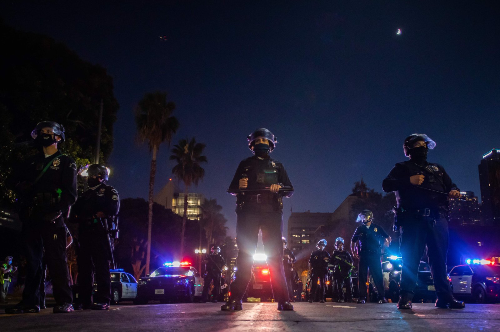 Police officers hold a line in front of LA City Hall during a protest demanding justice for George Floyd, Breonna Taylor and also in solidarity with Portland's protests, in Downtown Los Angeles, California, July 25, 2020. (AFP Photo)