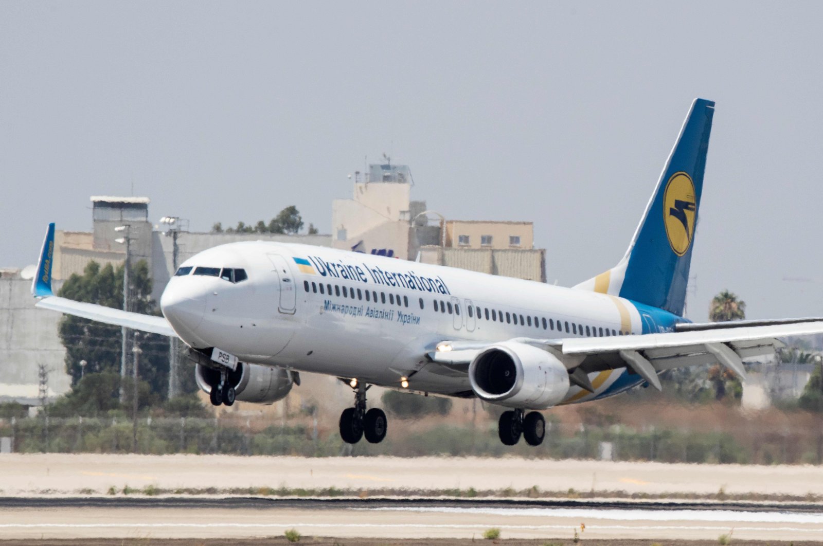 A Boeing 737-3E7 from Ukraine International Airlines lands at Israel's Ben Gurion International airport on the outskirts of Tel Aviv, July 4, 2017. (AFP Photo)