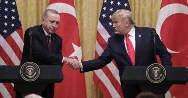 President Recep Tayyip Erdoğan (L) and U.S. President Donald Trump shake hands during a news conference in the East Room of the White House, Washington, Nov. 13, 2019. (AP Photo)