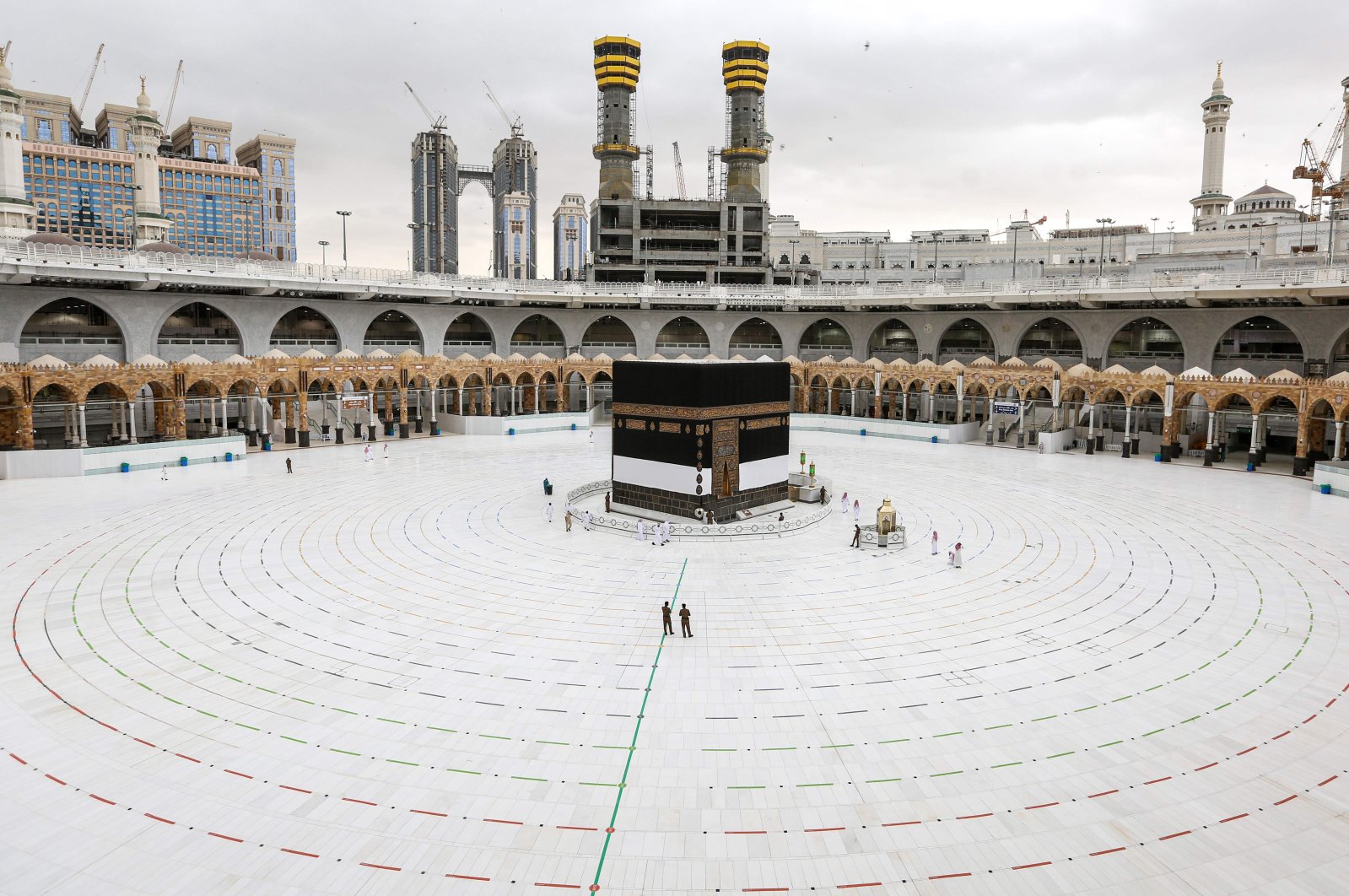 The Kaaba, Islam's holiest shrine, seen at the center of the Grand Mosque in the holy city of Mecca, ahead of the annual hajj pilgrimage, July 28, 2020. (AFP Photo)