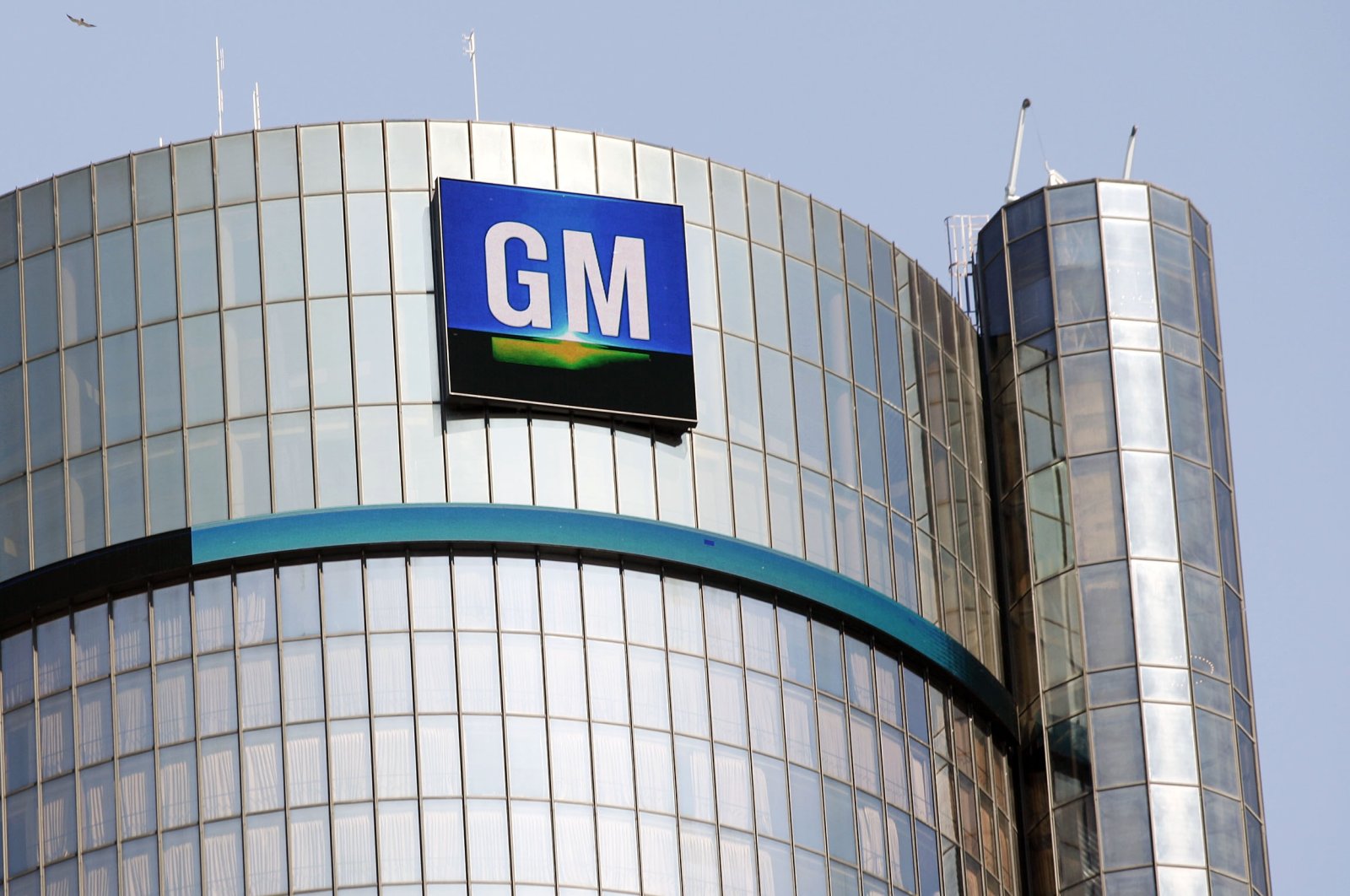 The General Motors logo on the world headquarters building is seen in Detroit, Michigan, U.S., Sept. 17, 2015. (Getty Images / AFP Photo)