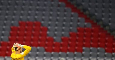 Frankfurt goalkeeper Kevin Trapp reacts in front of empty stands during the German Cup (DFB Pokal) semifinal match against Bayern Munich in Munich, Germany, June 10, 2020. (AFP Photo)
