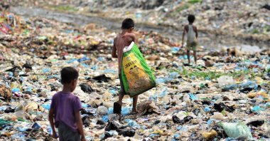 Indian children search for recyclable items as they walk through a garbage dump in Dimapur, in the northeastern state of Nagaland, India, June 5, 2017. (AFP Photo)
