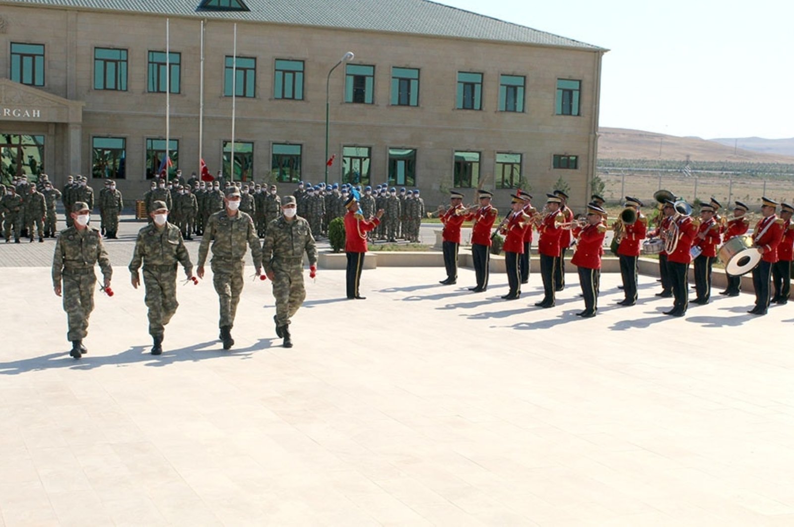 Azeri soldiers welcome Turkish soldiers, who landed in Baku for a joint military exercise, with a military ceremony, Baku, July 28, 2020. (AA Photo) 